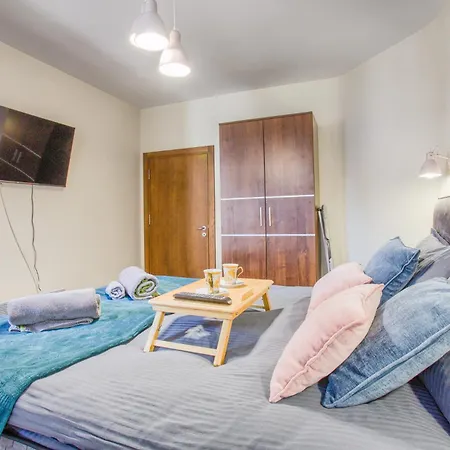 Cosy On The Lift Daire